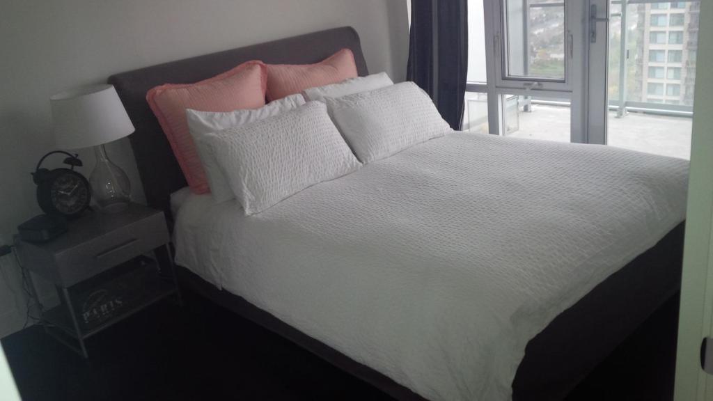 Square One Fully Furnished Suite Mississauga Habitación foto